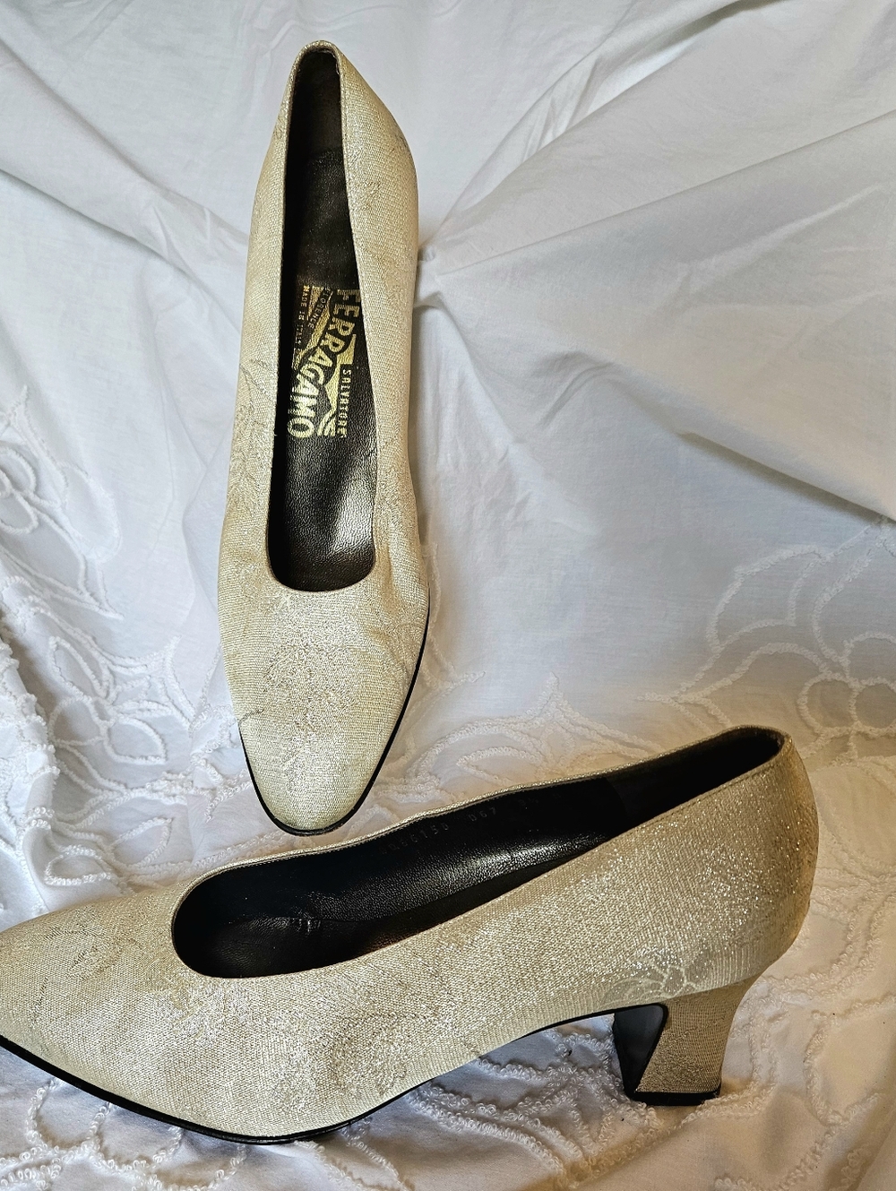 Vintage Salvatore Ferragamo Champagne Brocade Floral Pumps 9.5